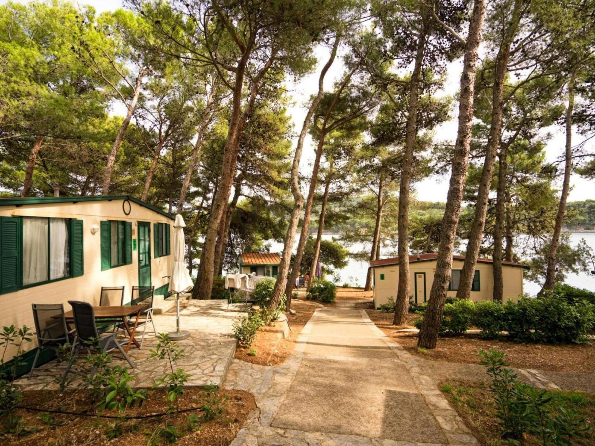 Mobile Homes In Camp Kovacine, Cres, With Long Pebble Beach Esterno foto